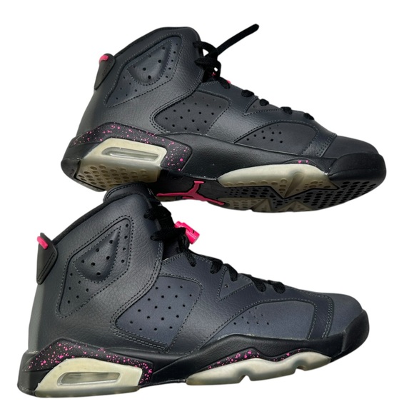 Kid's Retro Jordan 6 in Black/Anthracite/Hyper pink Size 8Y